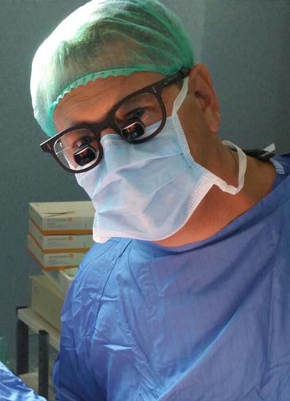 cardiochirurgo Emerico Ballo in camice